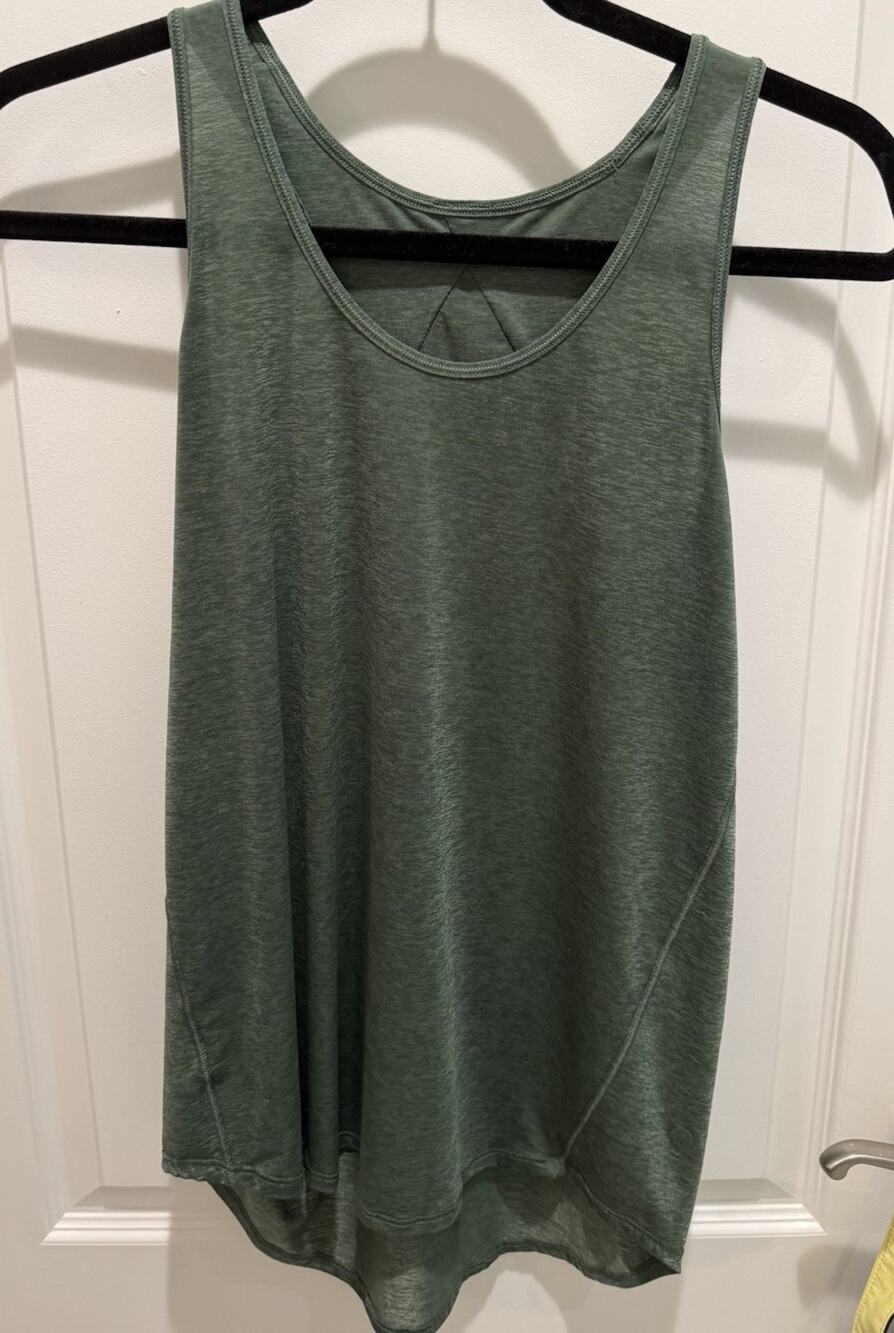 Lululemon Essential Tank Racerback Size 2 Green Pleated Back